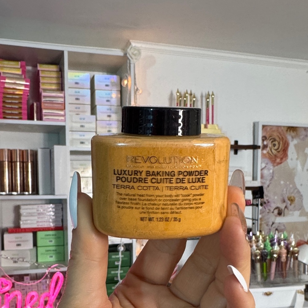 Revolution Luxury Baking Powder - Warm Terra Cotta